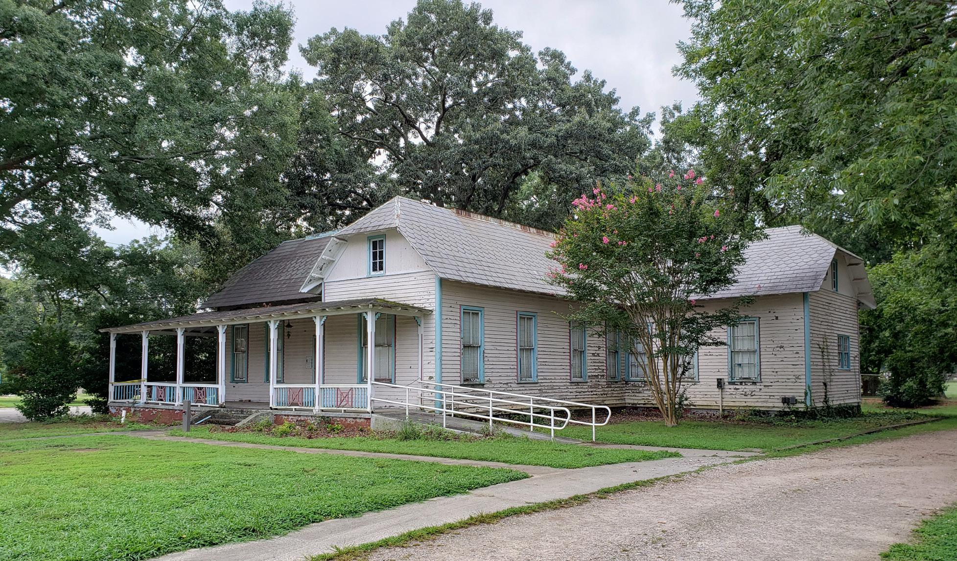 The House of Many Porches before renovation