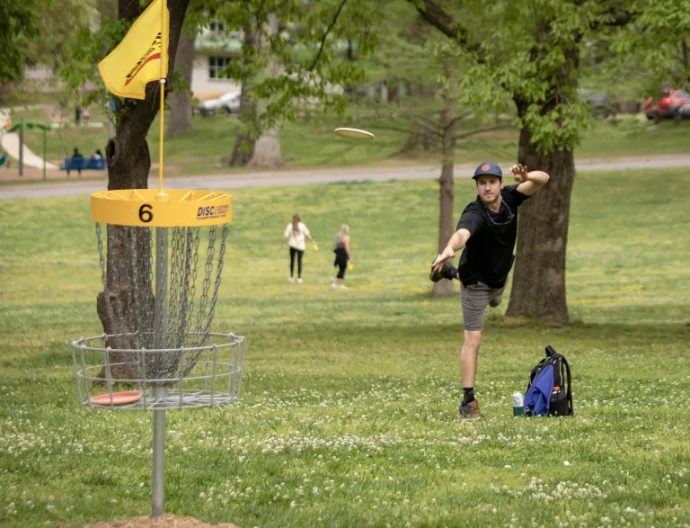 Man playing disc golf